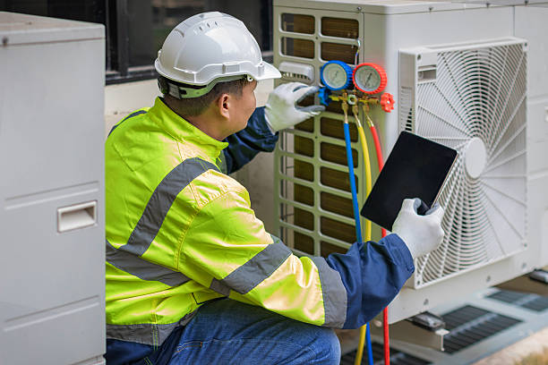 Professional Ac Installation technician working in Campbell, TX